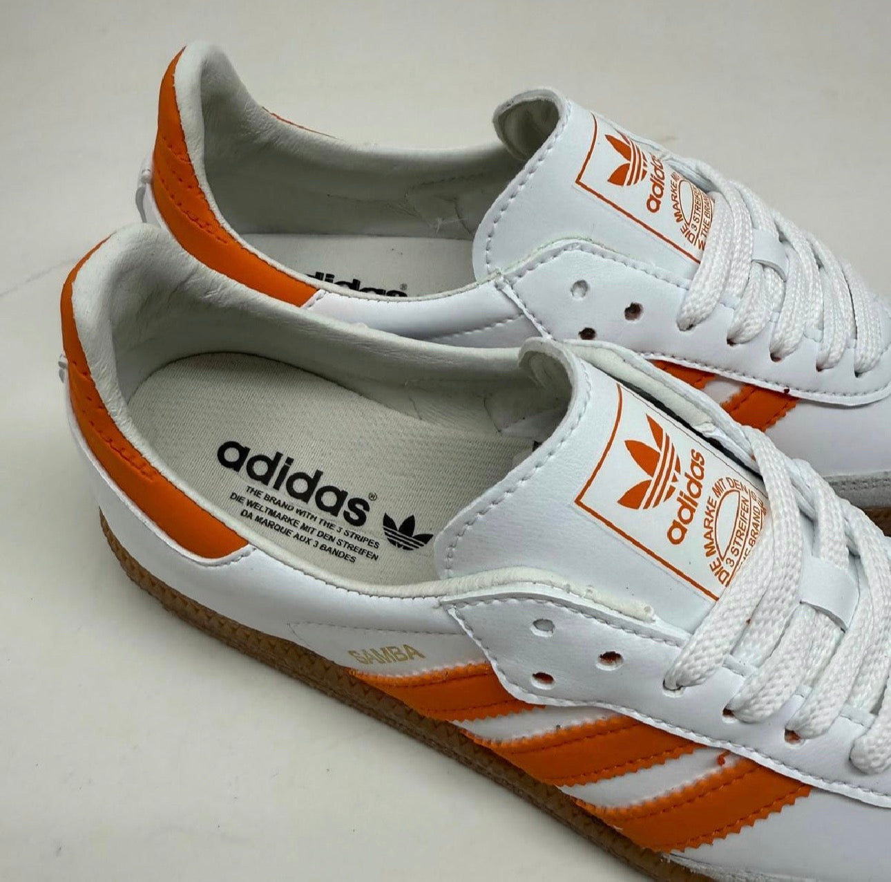 SAMBA BRANCO LARANJA